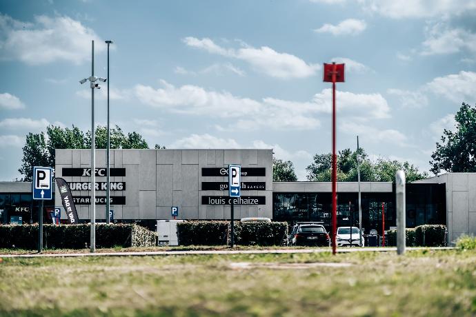 Vue éloignée de la station-service Vue éloignée de la station-service