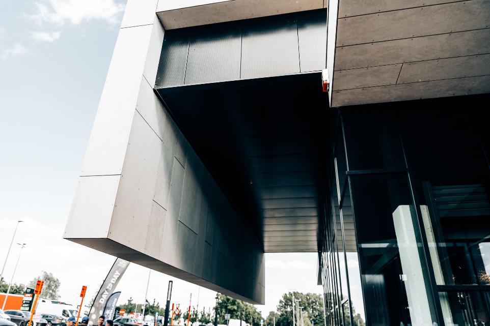Vue détaillée sur un élément d'angle de la façade