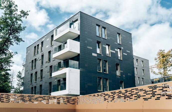 Vue sur un angle de l'un des bâtiments réalisés Vue sur un angle de l'un des bâtiments réalisés