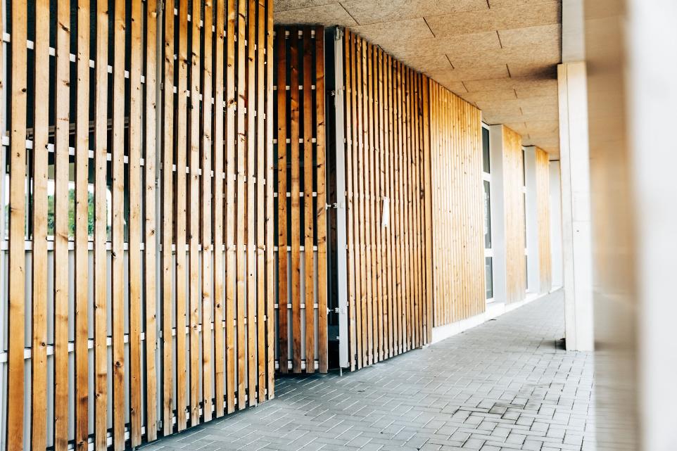Vue latérale des bardages en bois